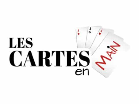 Les cartes en main